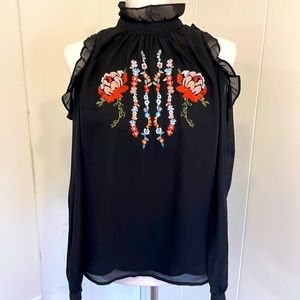 NWOT Blu Pepper Top/ Medium/ Blk/ Floral Embroidery/ Ruffles/ Cold Shoulder
